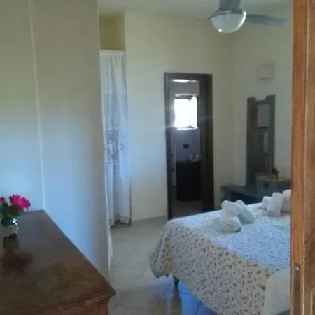 Trullo Con Piscina Cisternino